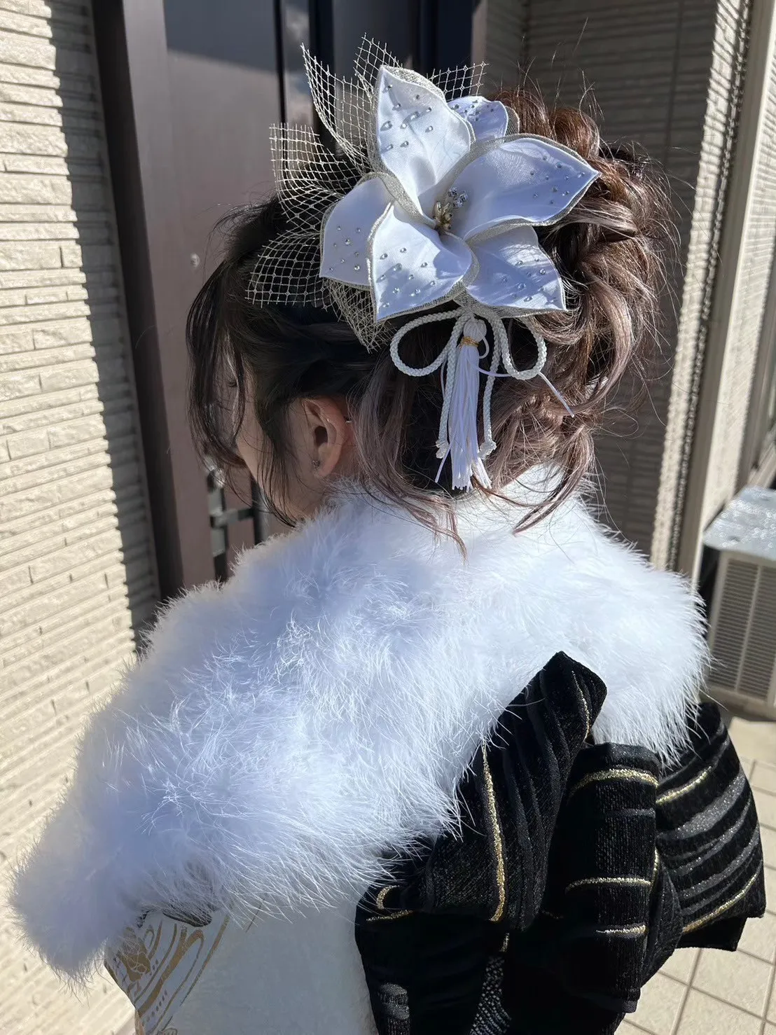 成人式 髪型 アップアレンジ 花 大きめ