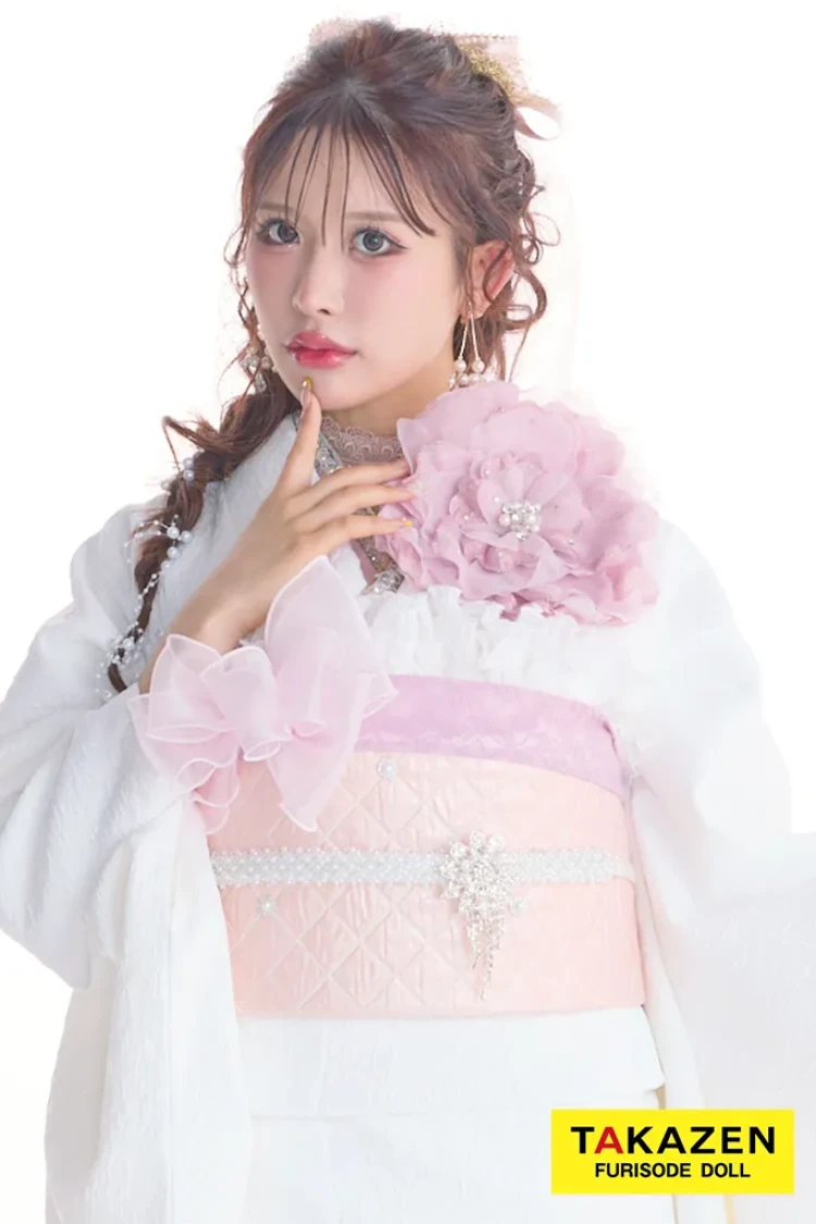 HEPBURN ROSE振袖 モデル 伊藤桃々